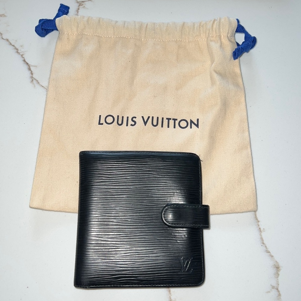 Louis Vuitton Vintage Black Epi Leather Porte-Billets Carte Bleue Wallet